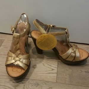 Brand new never been worn Born sandals.